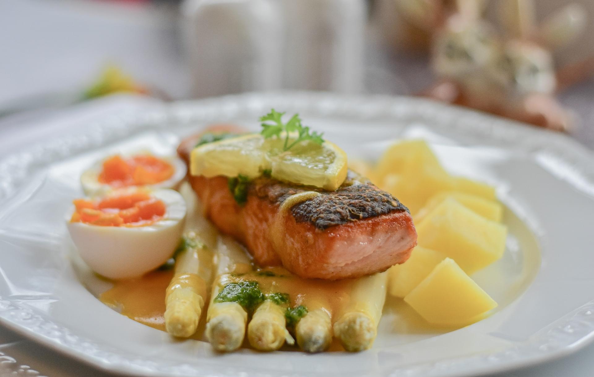 Grilled Salmon with Mango Salsa